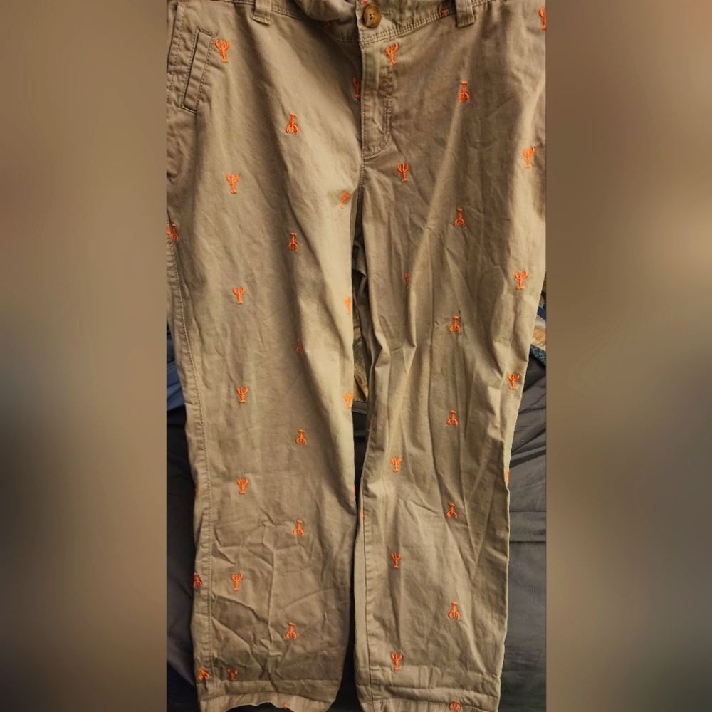 Old navy womens size 16 tan capris pants w lobsters Embroidered throughout
